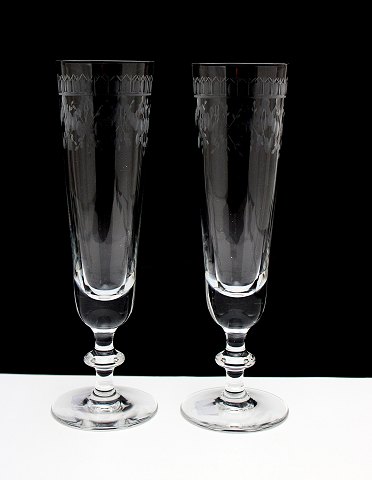 Champagnefløjter med graveret mønster
